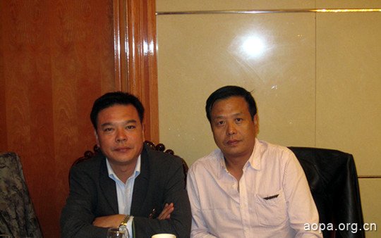 张俊铭校长与柯玉宝副秘书长合影