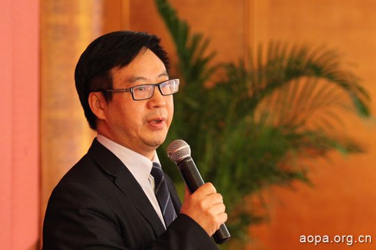 中国AOPA副秘书长唐永在公务机座谈会上介绍中国AOPA品牌活动和项目